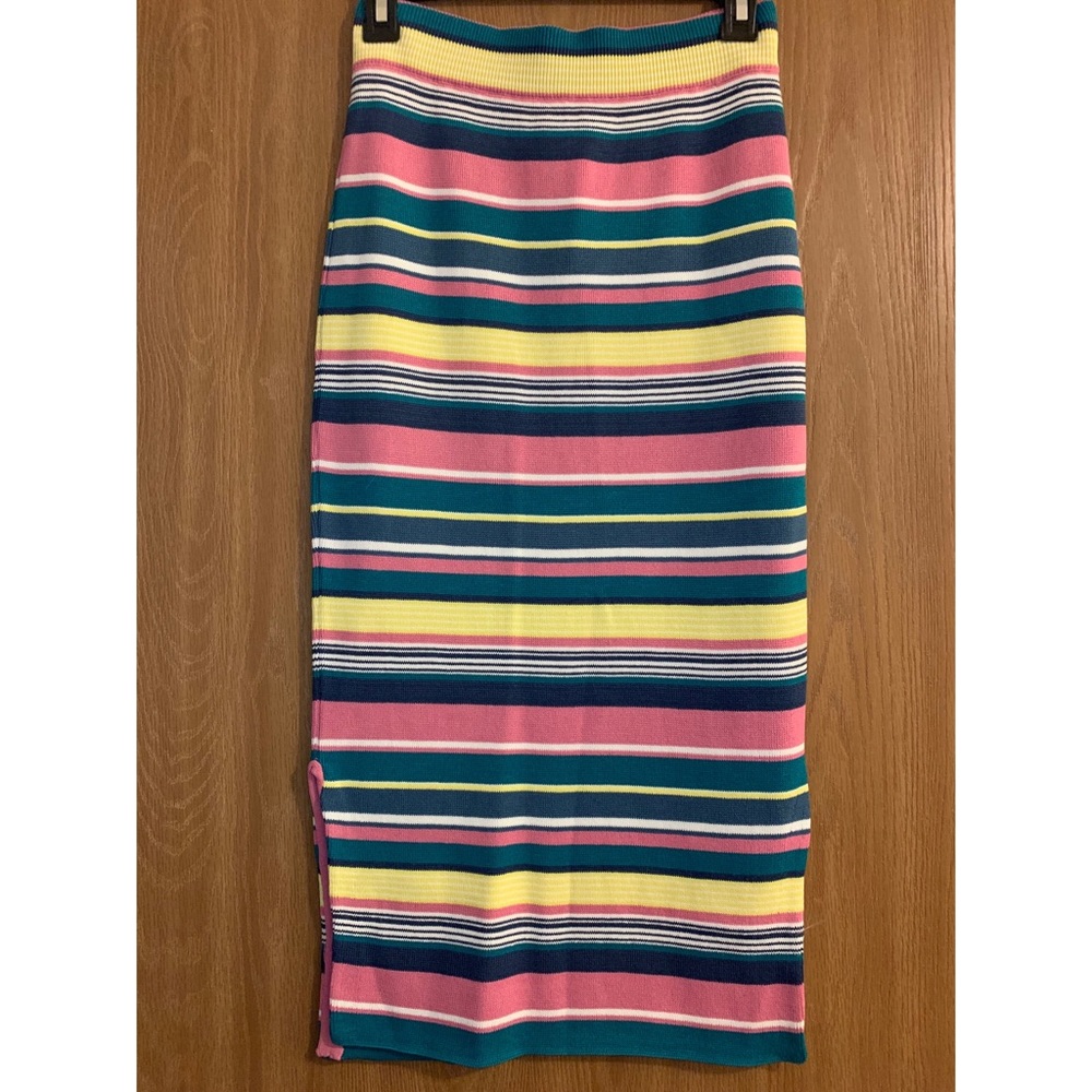 Never worn colorful skirt